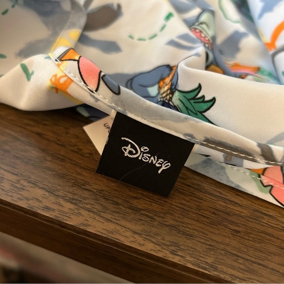 💕 NWT Disney Blue Stitch Print Shirt scrub XS - Picture 6 of 10